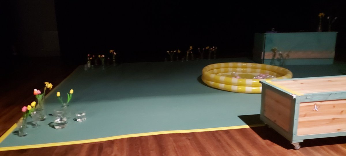 He plorat i he rigut, amb ma mare al cap i al cor, i m'he preguntat per què hi ha tan poca producció artística d'un tema tan universal. Com diuen les autores del llibre, hi ha moltes maternitats invisibles, invisibilitzdes. Molt bona aportació Berta Portabella. <a href="/daualsecarts/">Dau al Sec Arts Escèniques</a>