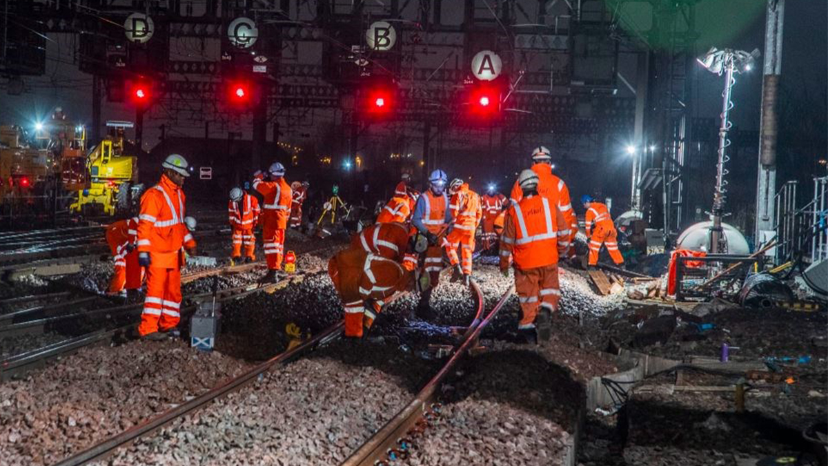 👷 Check @nationalrailenq before you travel this weekend as we're carrying out engineering works:

👉 nationalrail.co.uk/travel-informa…

#BankHolidayTravel #MayRailWorks
