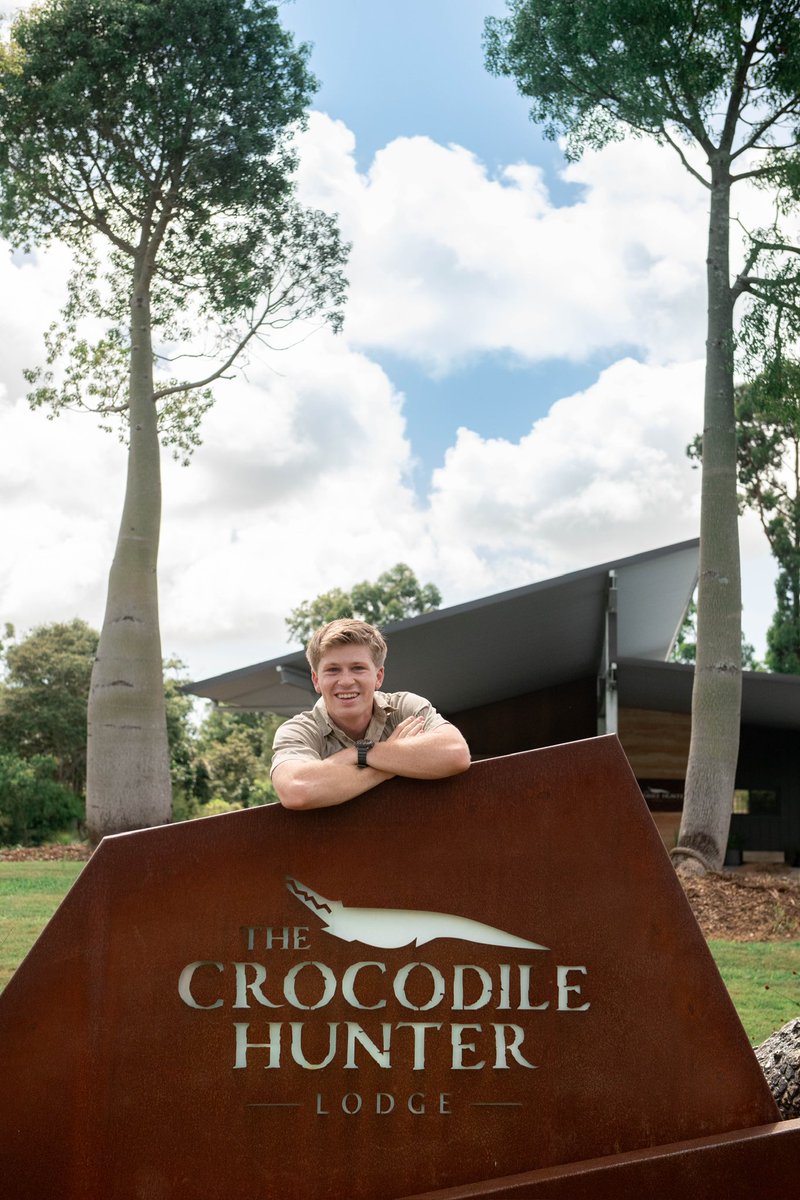 Welcome to The Crocodile Hunter Lodge! 🐊 Your lodge package includes unlimited entry to @AustraliaZoo, a free shuttle between the zoo and lodge, a welcome gift pack, daily breakfast at Warrior Restaurant and a Sneak Peek at the Australia Zoo Wildlife Hospital. Book between