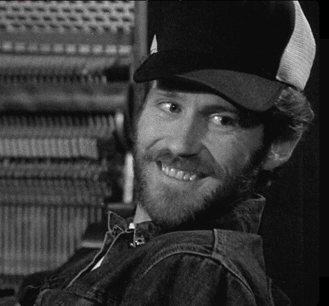 Happy Heavenly Birthday to Levon Helm who was born on this day in 1940. 

#LevonHelm
#TheBand