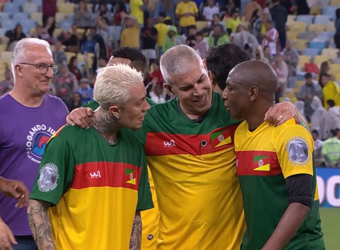 Goleada Info on X: "FIM DE JOGO! União 5 x 5 Esperança - Futebol Solidário  no Domingão Gols: Ludmilla, Adriano Imperador, Diego Ribas e Ronaldinho  Gaúcho (2x); Nenê, D'Alessandro, Cafu, MC Poze