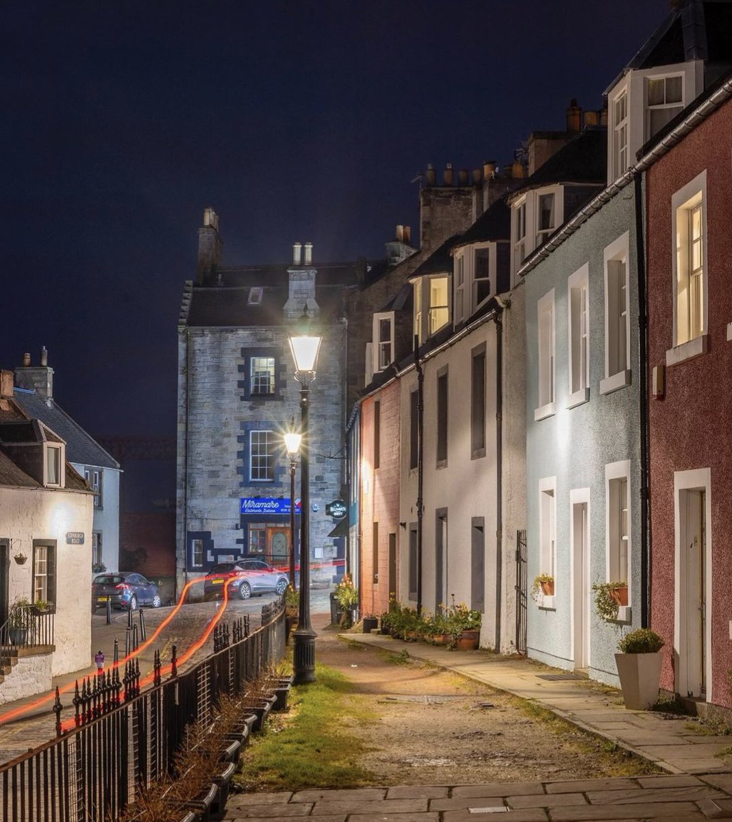 South Queensferry at night.🌙  

📸 IG/pandeyrr
📍South Queensferry

#EdinPhoto #ForeverEdinburgh
