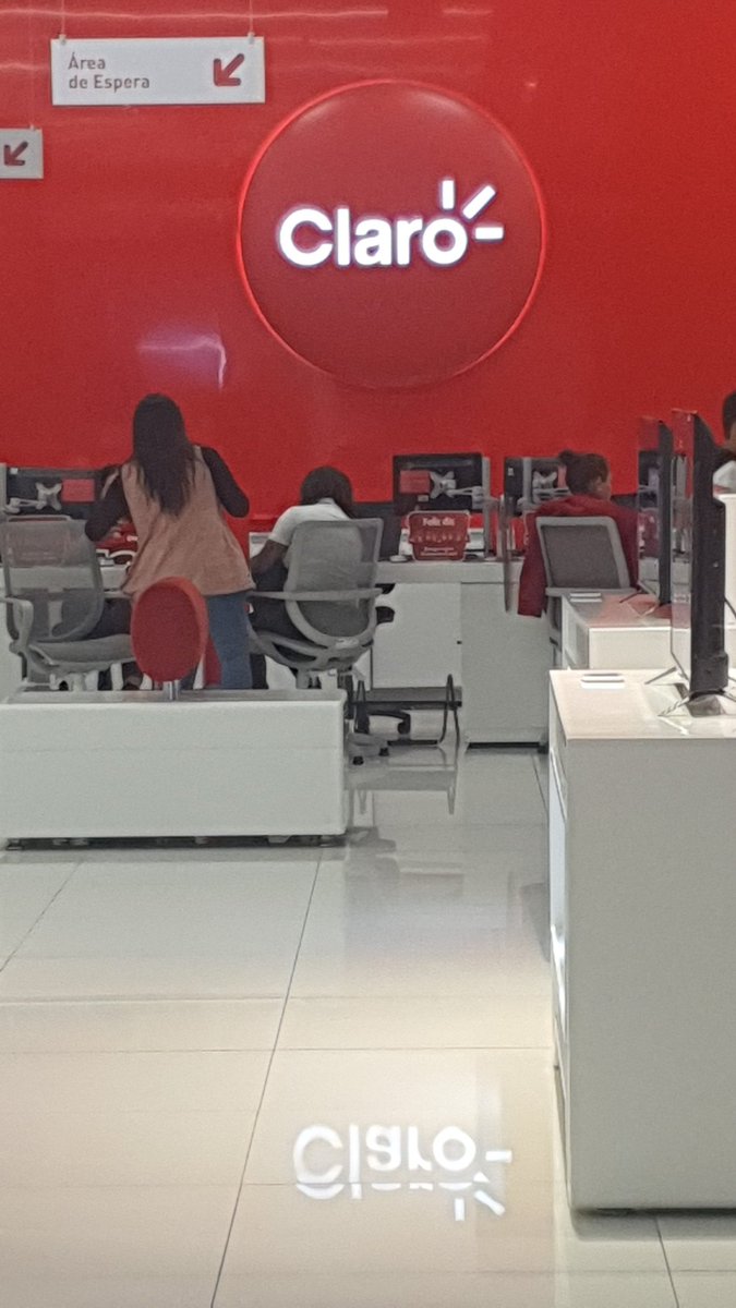PabloBasGu's tweet photo. Señor @ClaroColombia por favor solucionar trámites. Cancelé un servicio hace más de tres meses y ahora me generan un cobro por unos dispositivos WiFi que nunca funcionaron y que además entregué. @sicsuper este operador 
sigue abusando de los usuarios #ClaroEngaña https://t.co/1y0wLMgaXb
