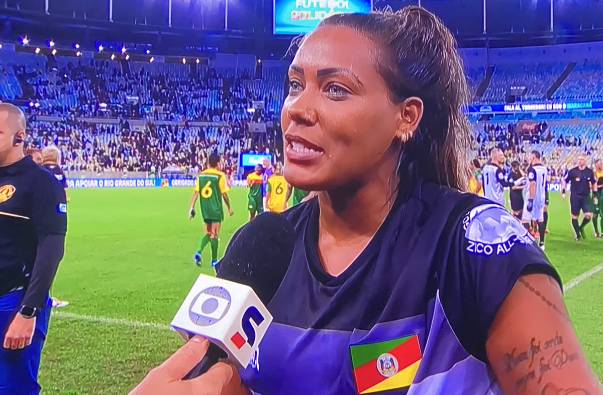 CR7Brasil's tweet photo. é muito pouco falado como a goleira barbara é uma DEUSA GREGA do futebol

que mulher gata do caralho, irmao https://t.co/vzA4bEBxkI
