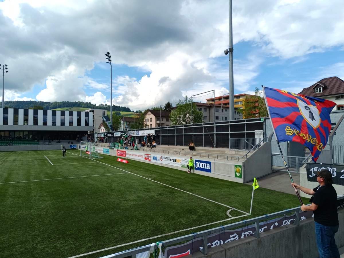 Kriens - Basel II 25.05.2024 Promotion League 🇨🇭 Picked the right ground stoppeding for football, near Luzern, on my way to Germany: what a stunning backdrop is the Mount Pilatus (which can be reached by the world's steepest cogwheel railway)! #groundhopping #NonLeague