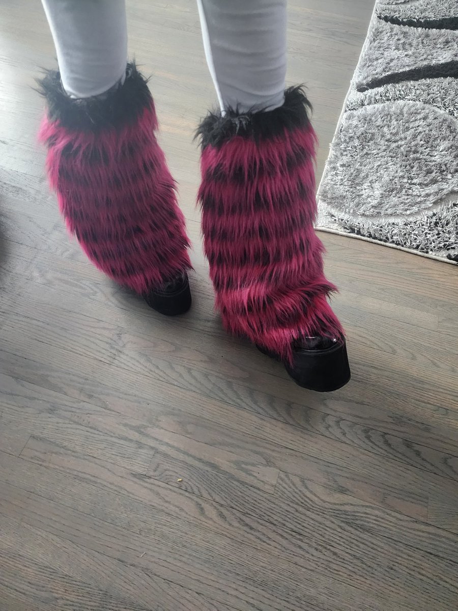 soooooretro's tweet photo. Made my own leg warmers https://t.co/9xU45BuQVc
