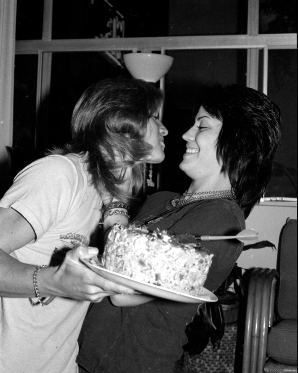 babe wake up new joan jett and sandy west pics dropped…