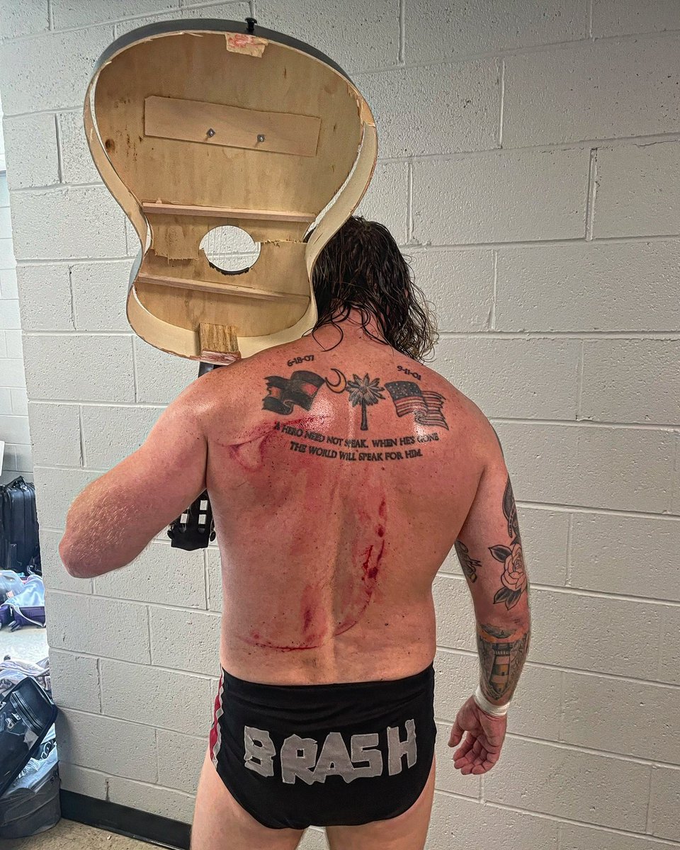 Billy Brash shows the damage done by Elijah’s guitar. #AMLWrestling