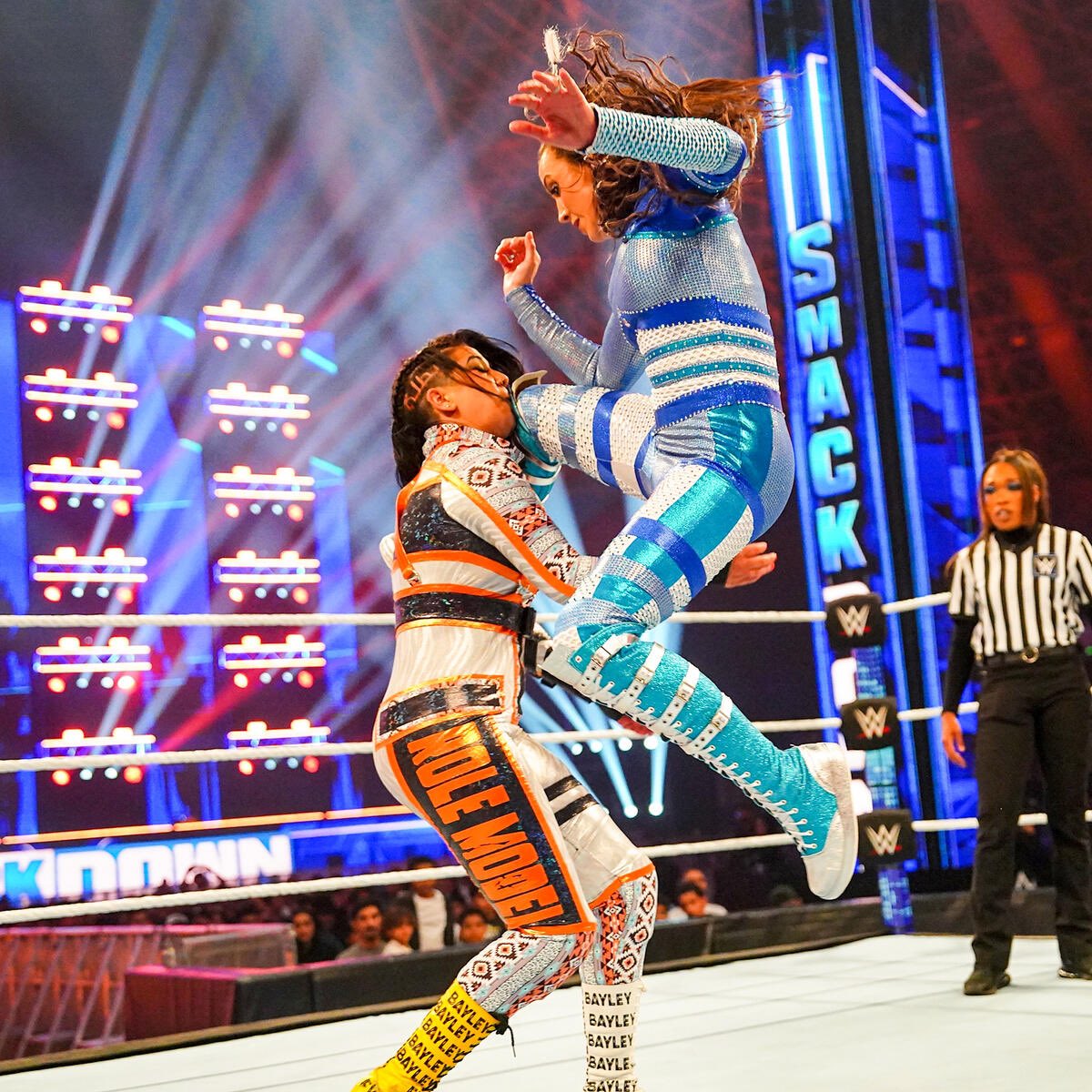 Who everyone is really talking about 💁🏻‍♀️

#SmackDown