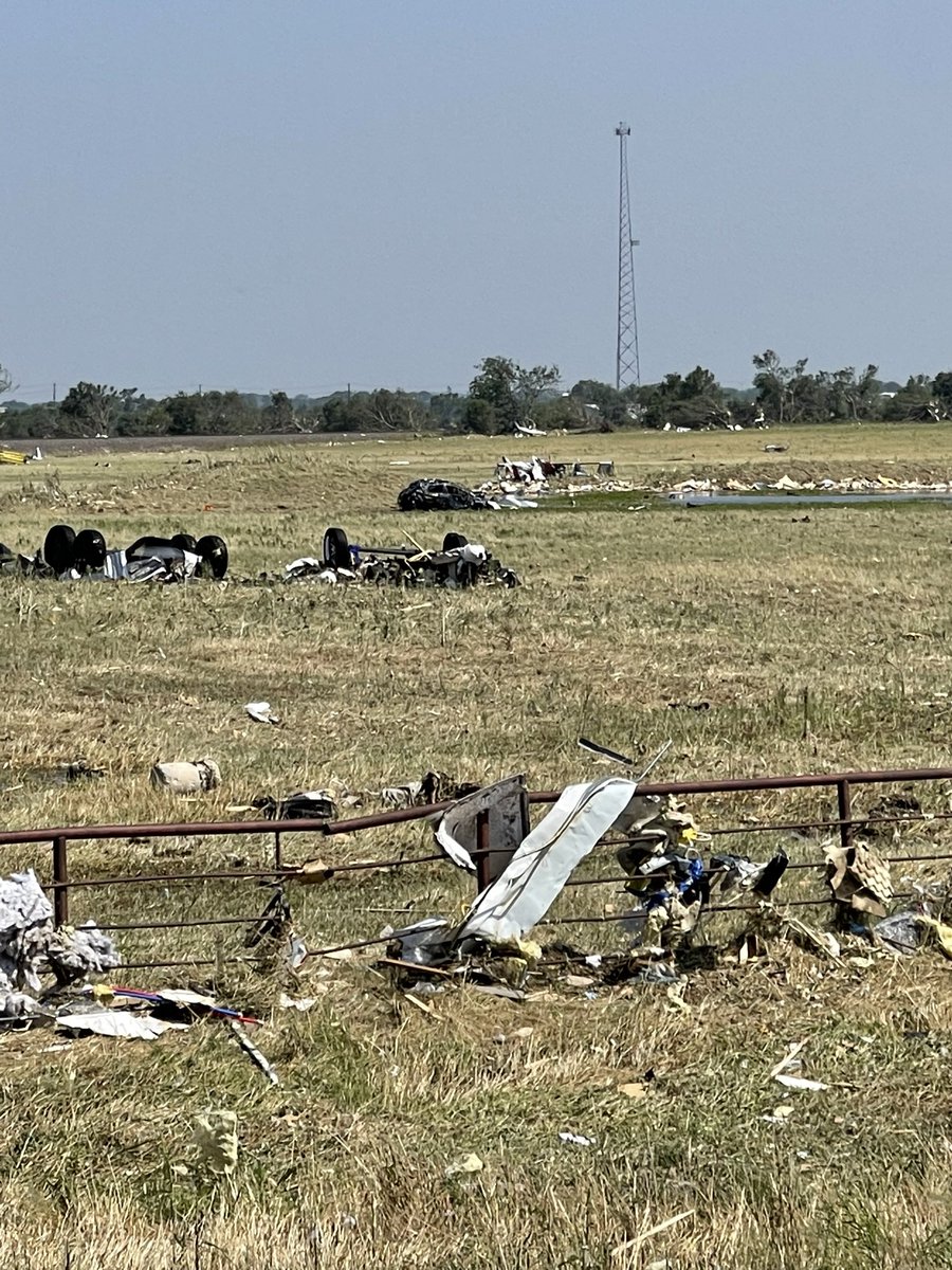 Horrific damage in Valley View, TX. We’re live at 5 and 5:30 on @SpectrumNews1TX with continuing coverage. #txwx