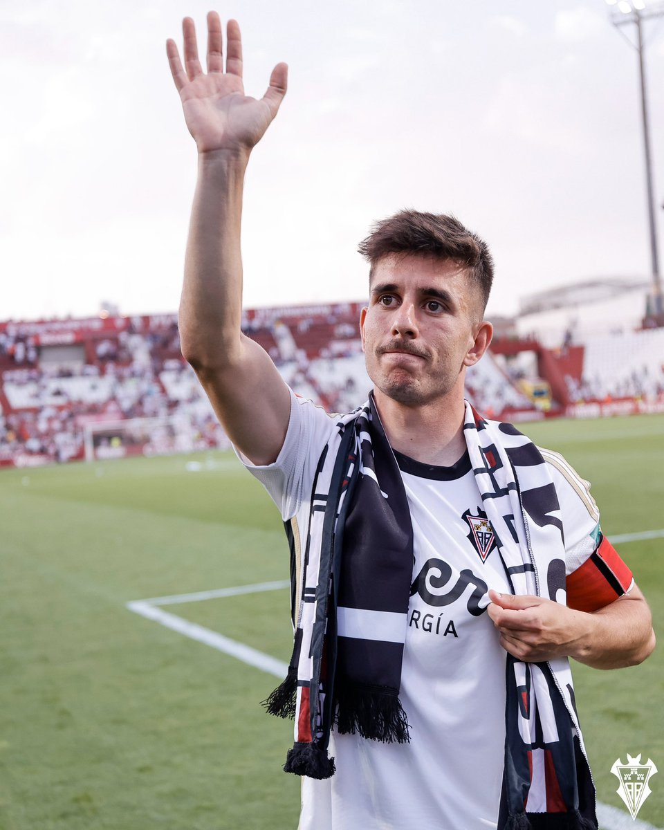 Ahora, en Albacete, los niños visten la camiseta del Alba. Y eso es gracias, entre otros, a jugadores como tú, que ha representado todos los valores que quiere transmitir este club. 

Merecías todo lo que has vivido hoy, <a href="/MFuster10/">M. Fuster</a>. Ha sido un placer disfrutarte en el Belmonte.