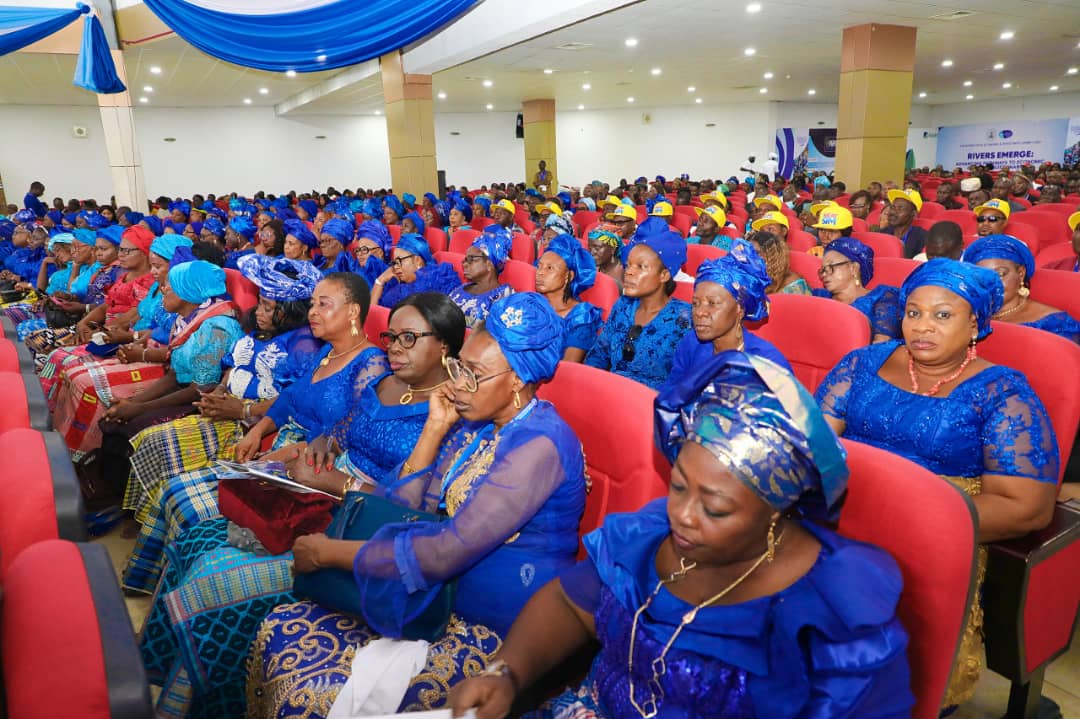 Eeoghenekevwe's tweet photo. The Governor of Rivers State, Fubara stressed that his government is working on creating a strong and varied economy that is tough and can last long. 

This, he said, is important for keeping the peace and ensuring people's safety. #RiversStateEconomicSummit https://t.co/RI7IIBngrI