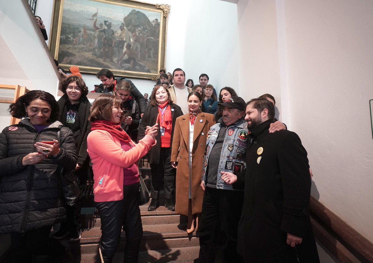 Hoy recorrimos el Museo Histórico Nacional con el presidente @GabrielBoric y la ministra @_caroarredondo. Este espacio, fundado en 1911, es clave en la conservación de nuestra historia y patrimonio. Uno de los más visitados por la ciudadanía. 🇨🇱🏛️ #DíaDeLosPatrimonios