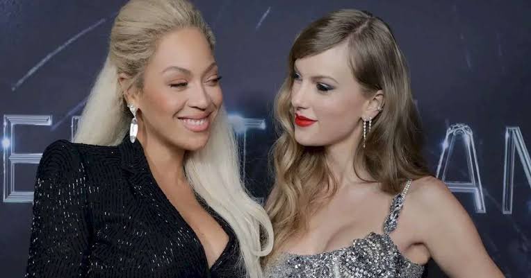 foi espancada pelas duas que tão fazendo show de três horas 💋💋💋💋💋💋💋