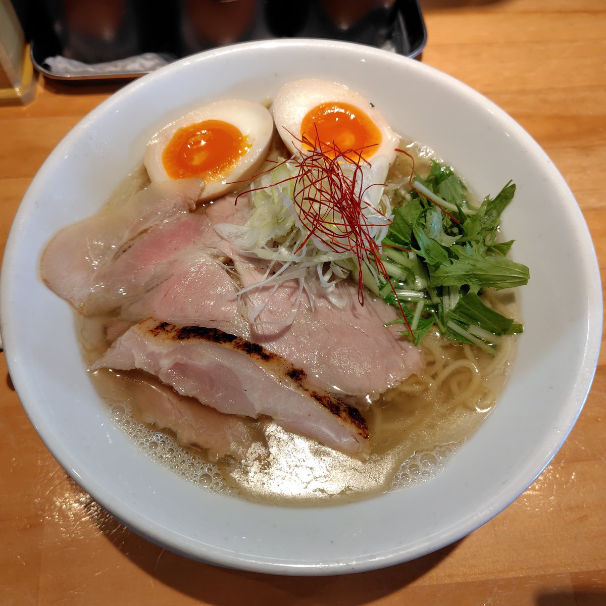 麺家たけ田＠湖山、味玉塩らーめん1100円

前日バタバタして見逃した限定の醤油つけ麺を求めて伺うも、やはりやって無くデフォをオーダー😅🍜
安定の塩らーめん旨ーい😋😍😋
醤油つけ麺またやらないかな～😭

tabelog.com/rvwr/001539963…

#鳥取ラーメン #麺家たけ田 #塩らーめん