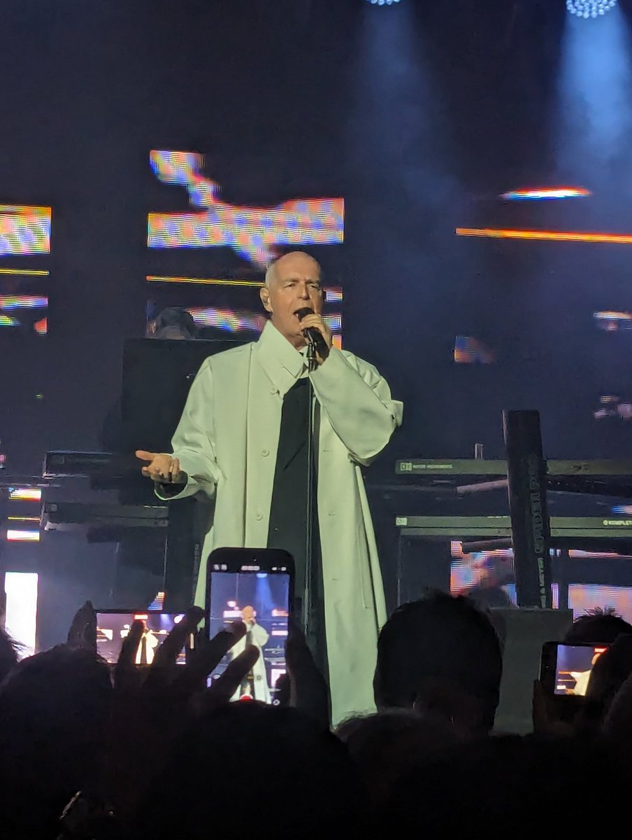 petheadG's tweet photo. So much fun!!! 💙 @petshopboys @KOKOLondon #Dreamworld https://t.co/fajcE40pcn