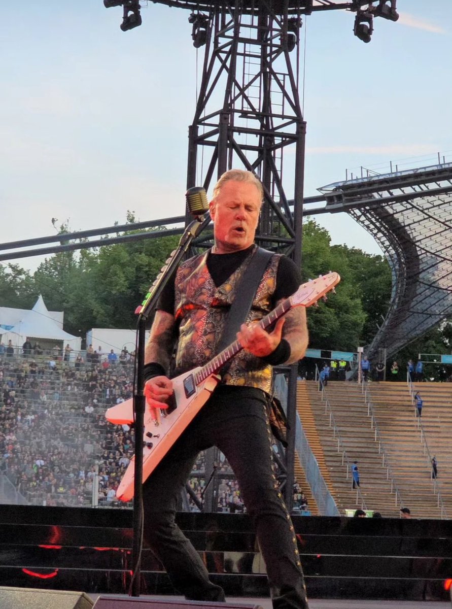 MetSince1981's tweet image. @Metallica “Inamorata”(Live Debut), presentación en el segundo día en el Olympiastadion de Munich, Alemania 🇩🇪 26 de Mayo 2024.
#Metallica #Inamorata #InamorataLiveDebut #M72Munich #M72WorldTour #M72 #Olympiastadion #FifthMember #MetFans #MetFamily #MS81 #METALLICASince1981