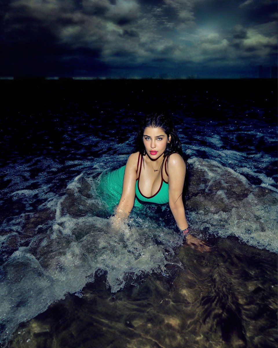 roseedin_'s tweet photo. Under the stars, by the sea. ✨🌊#EdinRose #BeachNights #StarryEvening #OceanDreams #NightGlow https://t.co/WixUPr5oyz