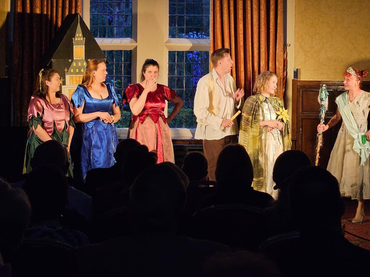 MadameFlora's tweet photo. Brandishing my fairy wand, rather ‘staff’ for @OperaAnywhere #Iolanthe @grimsdyke_hotel at the Gilbert & Sullivan Society centenary convention. Funny how Gilbert’s satire is still so contemporary! https://t.co/3eGqWMNlLd