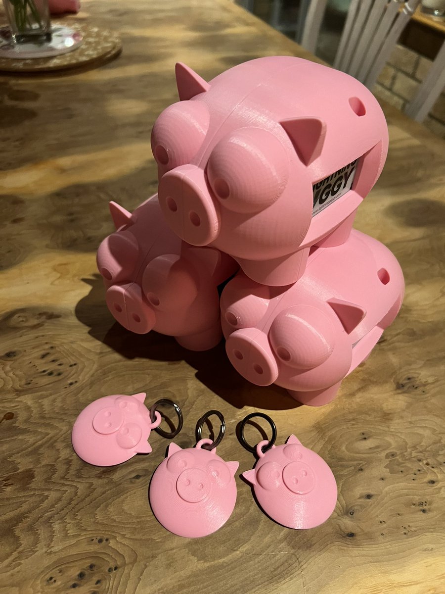 RobotechyShop's tweet photo. Pigs might fly…these piggies definitely will. Ready to their trip to the US. @LightningPiggy @BenGWeeks @byEdiWeeks https://t.co/1ZICN1ySme