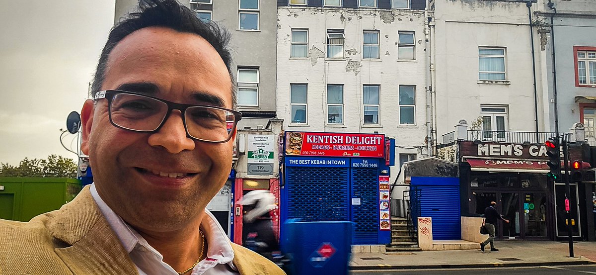 One of the must-see sites of North London is the world-famous Kentish Delight Kebab shop, as @taylorswift13 made it famous in a music video. Sadly, it was closed today. I wanted to know if the owner knew I was trouble when I walked in or if a kebab would cost £22.
