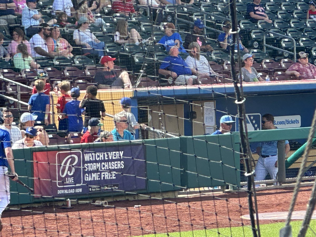 EightisEnough_'s tweet photo. Disappointed in the @OMAStormChasers and event staff.  Why would you keep two 10 year old boys from getting autographs??  Sad, just sad. #thisisyourfuture #werethereasonyourhere https://t.co/K1WIlOYI8j