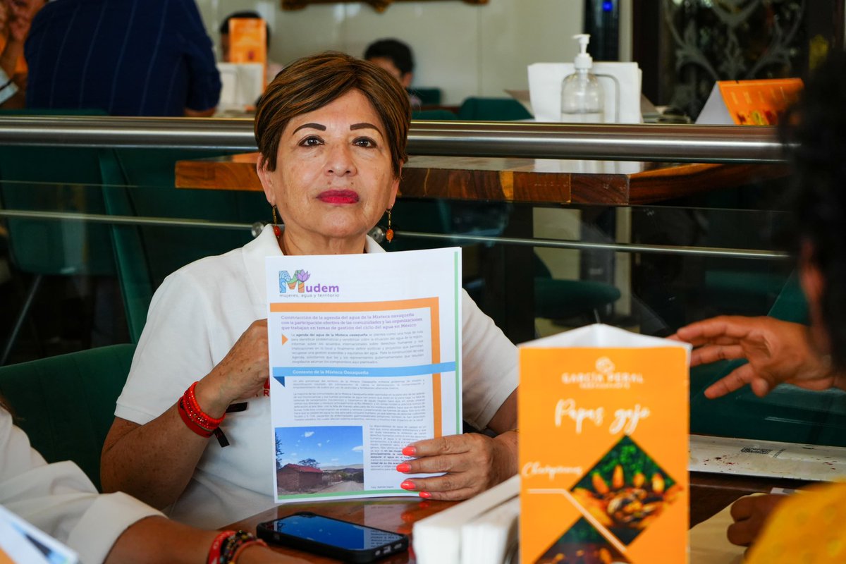 En mi visita por la Mixteca🧡, aproveché para firmar el convenio para construir la agenda de agua de esta región, de la Organización Mujeres en Desarrollo, con la cual, trabajaremos comunidades, organizaciones y gobierno en temas de gestión del ciclo del agua💧.

El proyecto