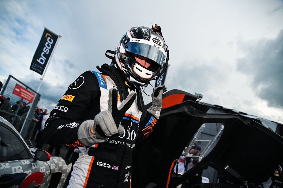 TomGambleRacing's tweet image. Back on the @BritishGT podium… P2 today! ✌🏼

Crazy race with changing conditions, gave it my all… Amazing job by my team @OptimumMSport who didn’t put a foot wrong and to my team mate Mark who drove great. 

Onto the next one! 🇧🇪

#mclaren #britishgt #doningtonpark