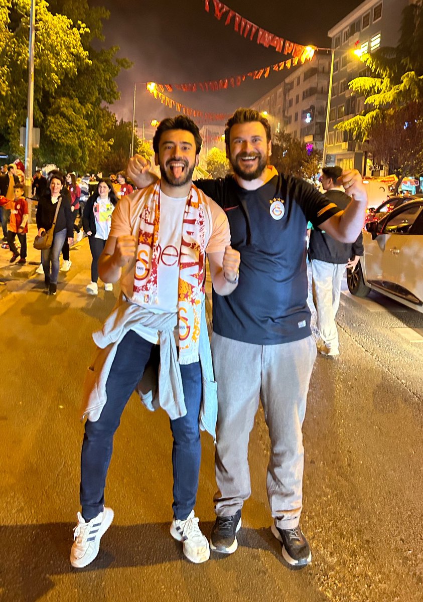 Ligde bilmem kaç yıldır şampiyon olamıyskdokadoskodkaosdkaofjgdjıasjıKasdkjsadOasdkjsadÇaksdjkaskdjsakdjasdkadMasdHadgsfYaksdjsakdjsad <a href="/Fenerbahce/">Fenerbahçe SK</a>