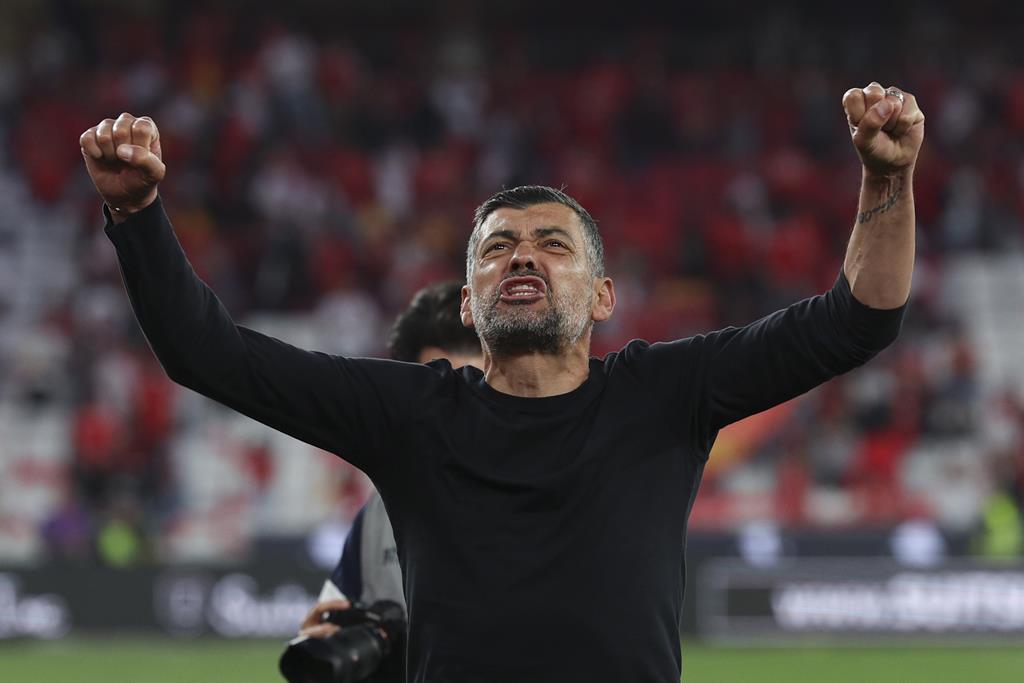 7 anos não são 7 dias... Obrigado por tudo Sérgio Conceição. 🔵⚪️

3x Campeão Nacional🏆
4x Taça de Portugal 🏆
1x Taça da Liga🏆
3x Supertaça 🏆

11 títulos no comando do FCPorto.🔵⚪️

Boa sorte no futuro, mister.🐉
Para Sempre, Um de Nós.🔵⚪️