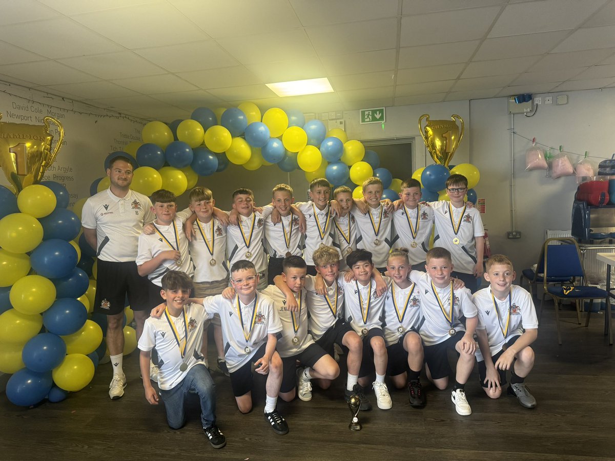 Barry Town United Academy tweet media