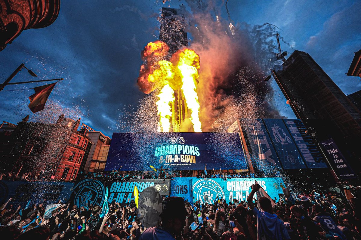 •📁 Manchester City 23/24
  •📁Title Parade Pictures

A Thread🧵