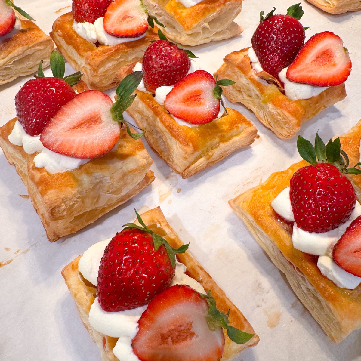 kwanluvs's tweet photo. i made strawberries n cream puff pastries ⋆𐙚₊˚⊹♡ https://t.co/Mg5uSXleUT