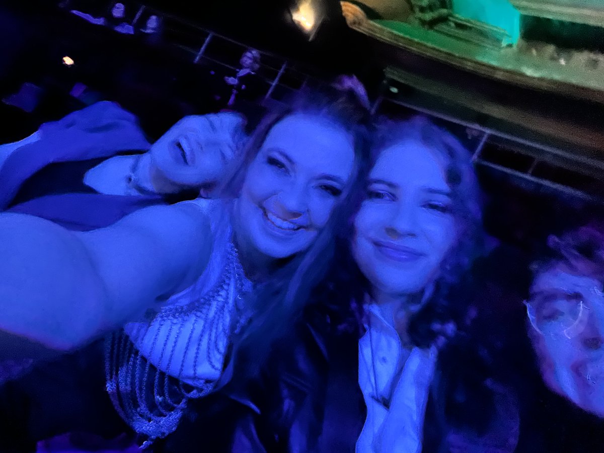 whitneyavalon's tweet photo. When the divine @sweeetanj invites you to join the Newfaire elite, YOU GO! Spooky fun with hundreds of well-dressed folk enjoying @CriticalRole's stellar storytelling. There’s a tiny skull on my choker, because if you untie it, my head falls off. #CriticalRole #CandelaObscura https://t.co/BLS4oJgwow