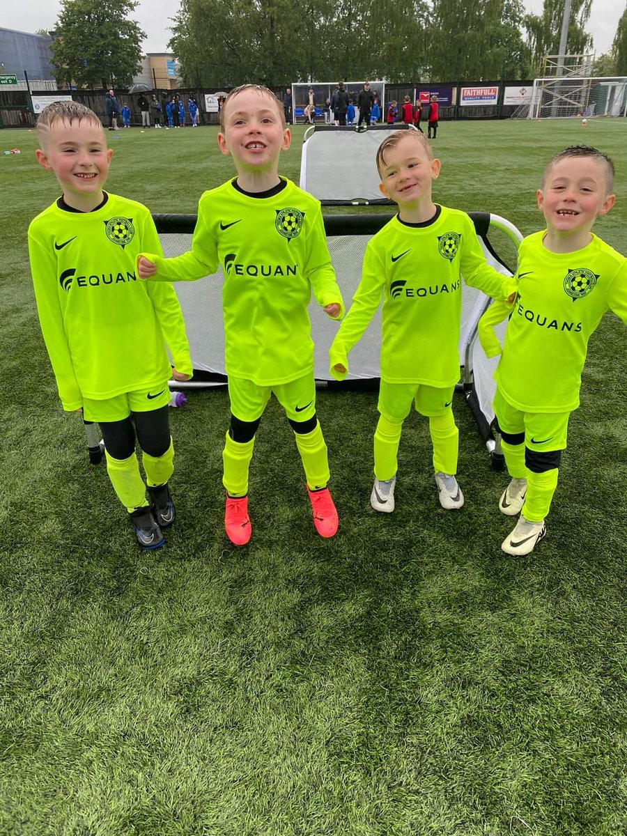 ThornAthleticFC's tweet image. 𝙒𝙀𝙀𝙆 𝙊𝙁 𝙁𝙊𝙊𝙏𝘽𝘼𝙇𝙇 ||

Our 2017s braved the rainy weather this weekend to #GetOutsideGetInvolved but still lots of smiles during the @ScottishFA campaign week!

#WeekOfFootball