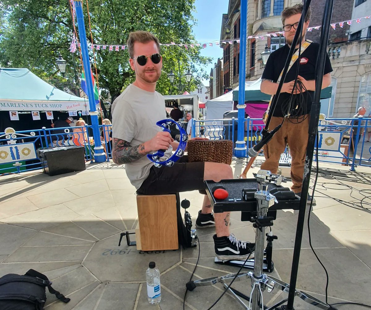 Had a lot of fun doing a little acoustic set on Horsham bandstand yesterday afternoon! 🌞🎶