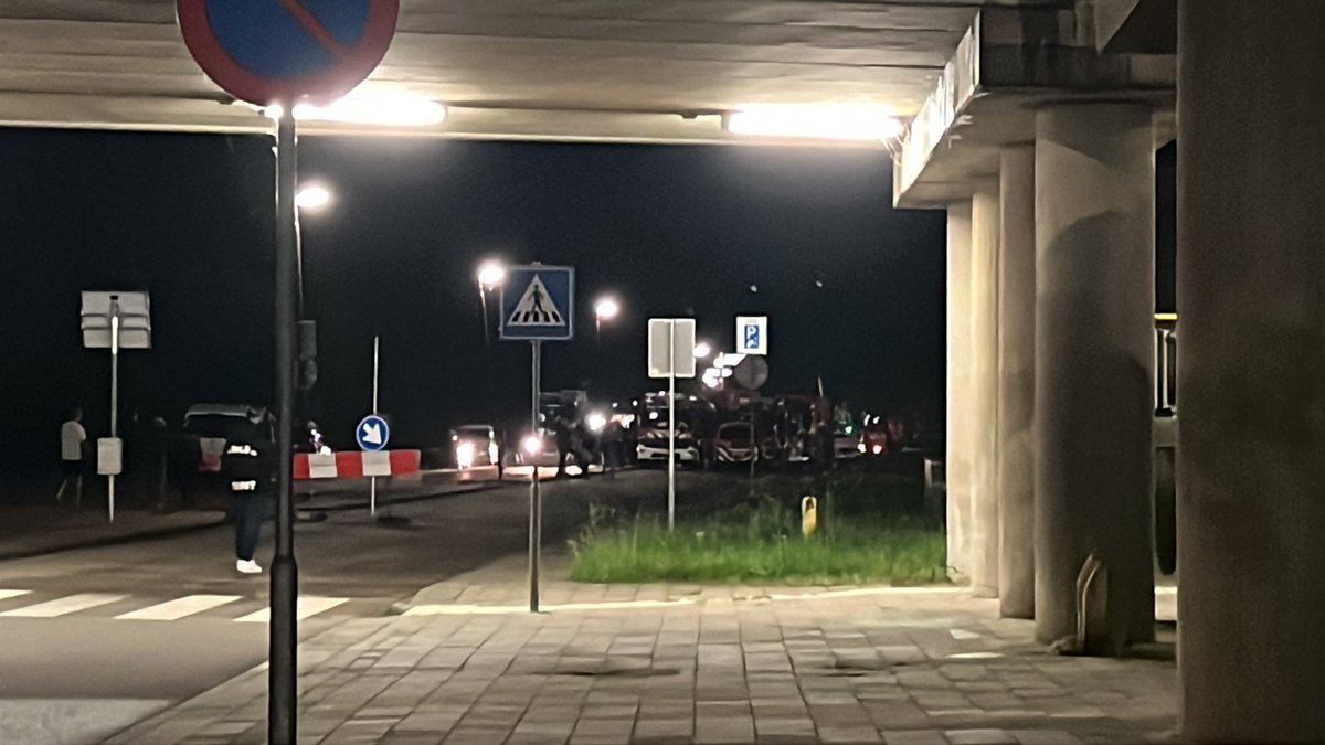 Instorting in de parkeergarage van het Antonius in Nieuwegein. Heel veel hulpdiensten direct naast de parkeergarage