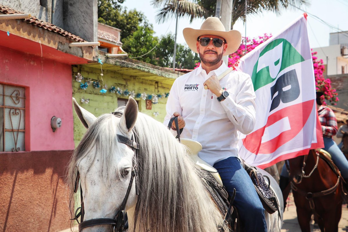 #Queréndaro | Caballo que alcanza, gana 🐴
Que divertida cabalgata tuvimos en compañía de mi amigo Rodrigo Bernabé, candidato a la presidencia municipal. ¡Los caballos siempre han sido mi más grande pasión!

#MauricioPrietoDiputado #VotaMauricioPrieto 
#VotaPRI