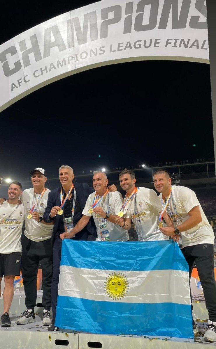 HERNAN CRESPO  Y GUSTAVO NEPOTE  campeones con el Al Ain en la Liga de Campeones de Asia