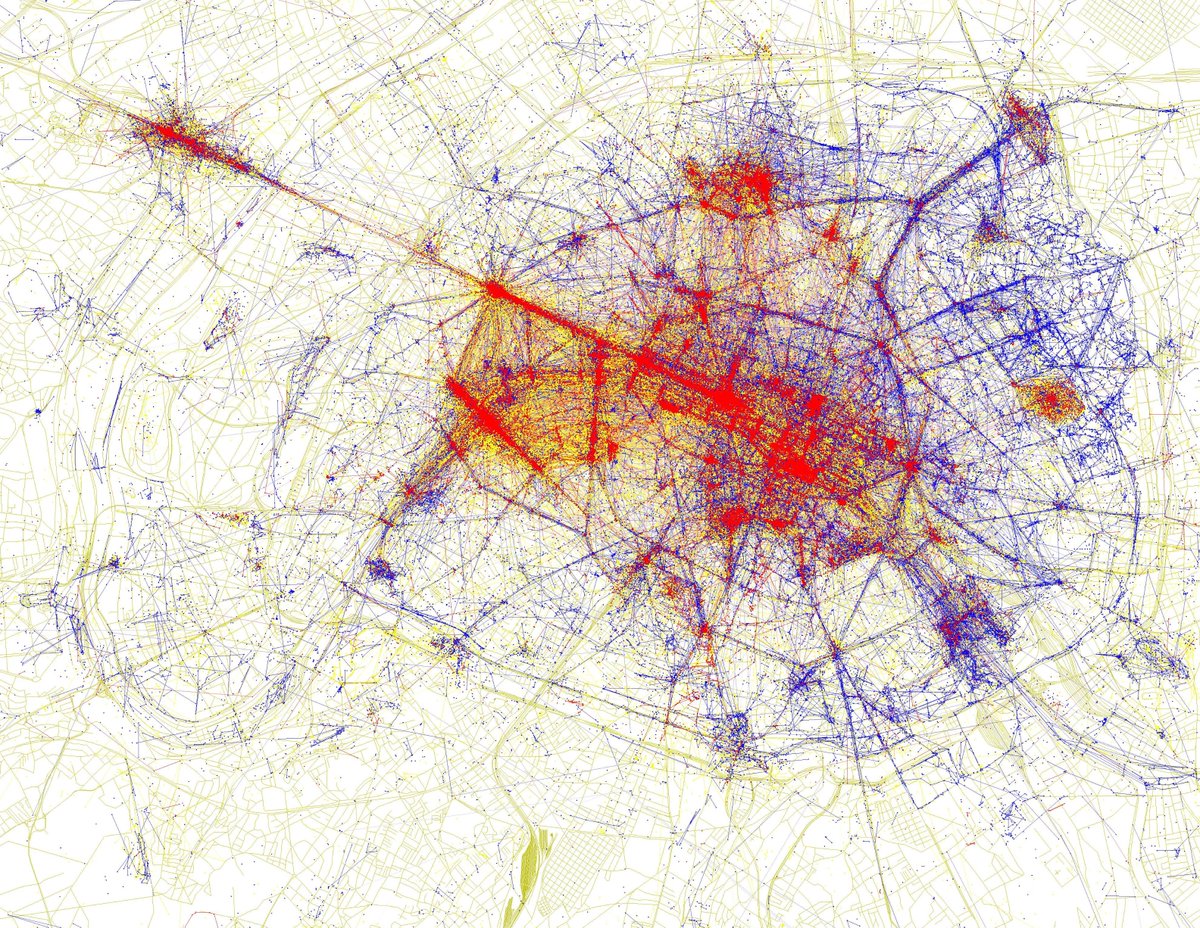 Je suis retombé sur ce jeu d'images de différentes villes (ci-dessous: Paris) montrant la géolocalisation de photos prise par les touristes (en rouge) et les locaux (en bleu). Je ne connais pas la méthodologie utilisée, mais c'est intéressant! flickr.com/photos/walking…