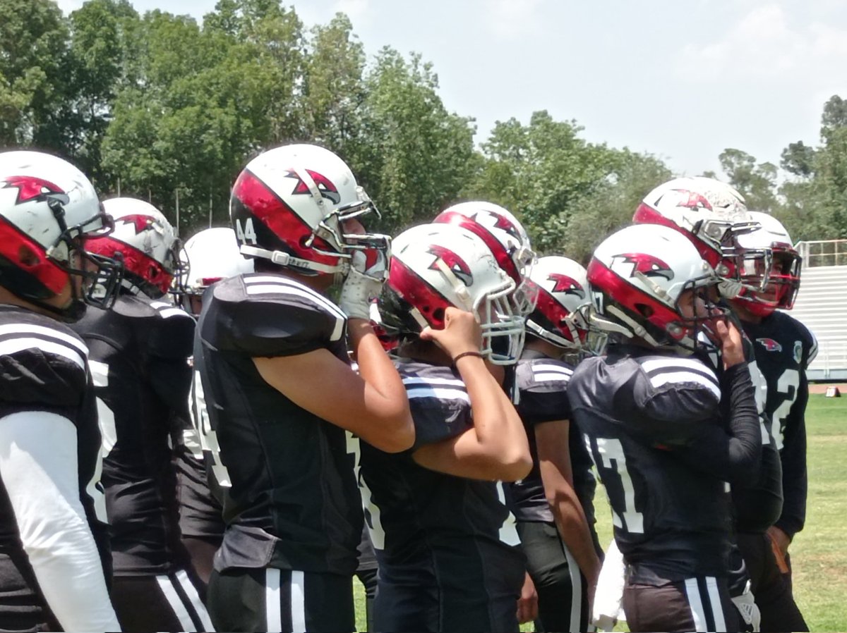 Continuamos el domingo, en el estadio 🏟 Wilfrido Massieu los #Halcones del @cet1_wcb  🏈 vencieron a los #Rhinos del #Cetis54 🦏 llevandose el marcador 3️⃣2️⃣ a 1️⃣2️⃣ en los intramuros. 
 #FBAIPN🏈
 #PasiónYVictoriaIPN❤️