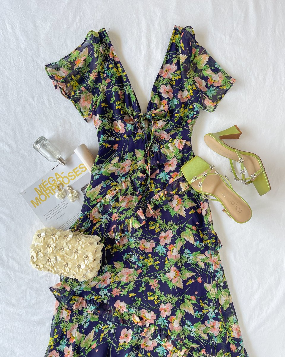 it's giving garden fairy 🧚🌻🌿🌞 #lovelulus #floraldress #summerdress #weddingguestdress

dress: bit.ly/next-to-you-fl…
heels: bit.ly/levi-lime-rhin…
clutch: bit.ly/blooming-addit…