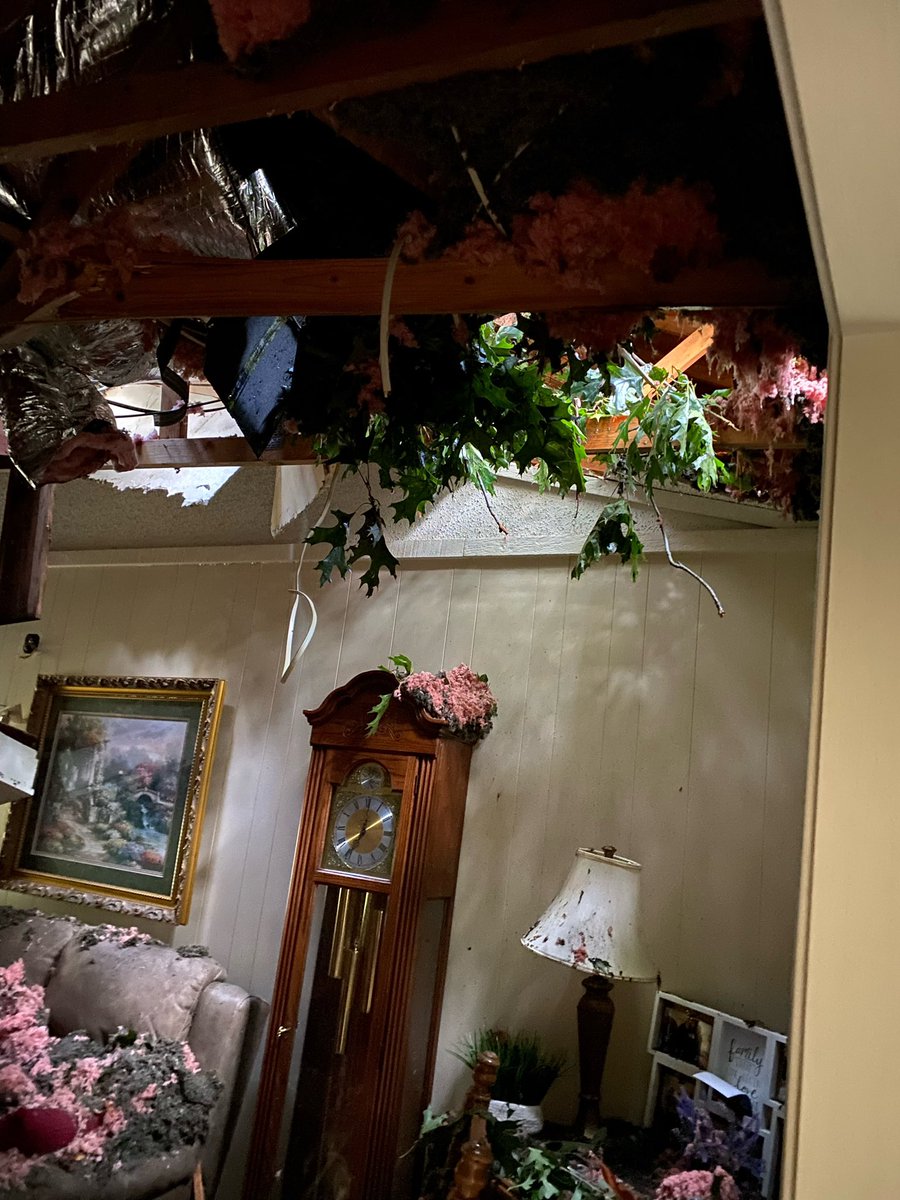 One of the scarier moments in my career this morning when a tornado impacted my family back home in Arkansas. 

Thankfully everyone was able to shelter in the bathroom with no injuries. Thinking about all of those impacted across my home state today 🧡💛 #ARWX