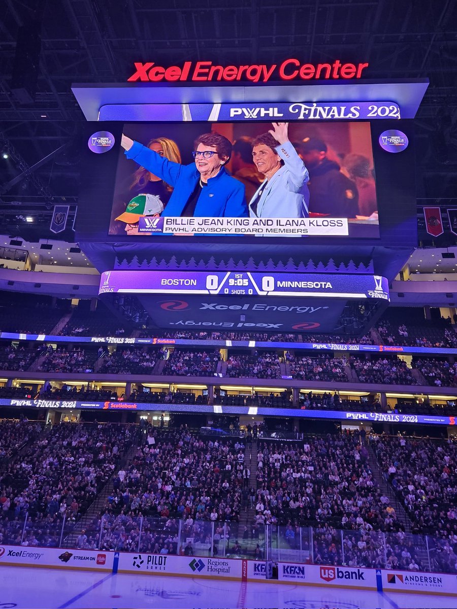 Standing ovation for Billie Jean King @thepwhlofficial @PWHL_Minnesota #wewantthecup