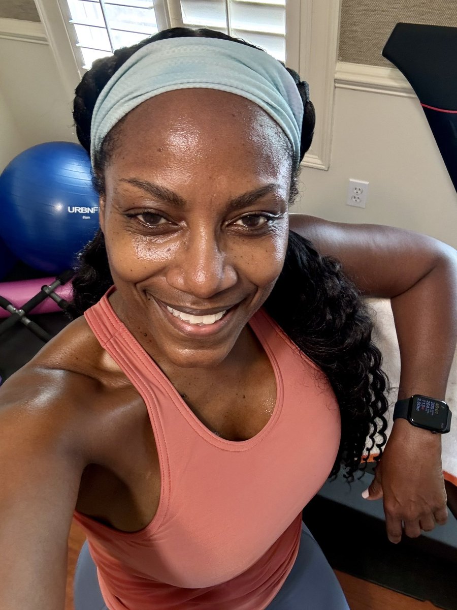 Y’all my ole faithful treadmill finally died & I now have a @onepeloton Tread!! @fit_leaders I am obsessed with it! Did an hour hike today & I love the bootcamps. How are you taking care of yourself? Stay hydrated & be kind to yourself. 💯#BoycottAverage #joy #runner