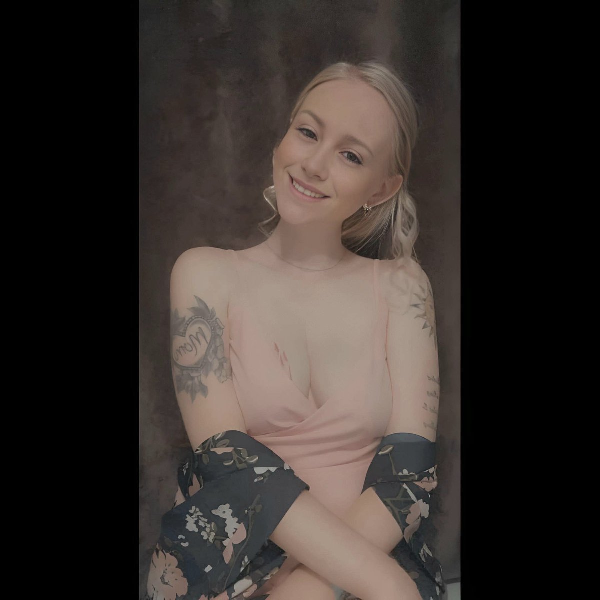 Heathercryptoo's tweet photo. #photoshoot #Photoleak #Onlyfan #followforfollow #barista #sexy https://t.co/gfN4bG8zss