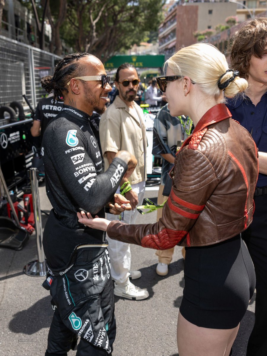 Anya Taylor-Joy ไปเชียร์ Lewis Hamilton ที่ Monaco Grand Prix ด้วยค่ะ ทั้งคู่เป็นเพื่อนที่ดีต่อกัน