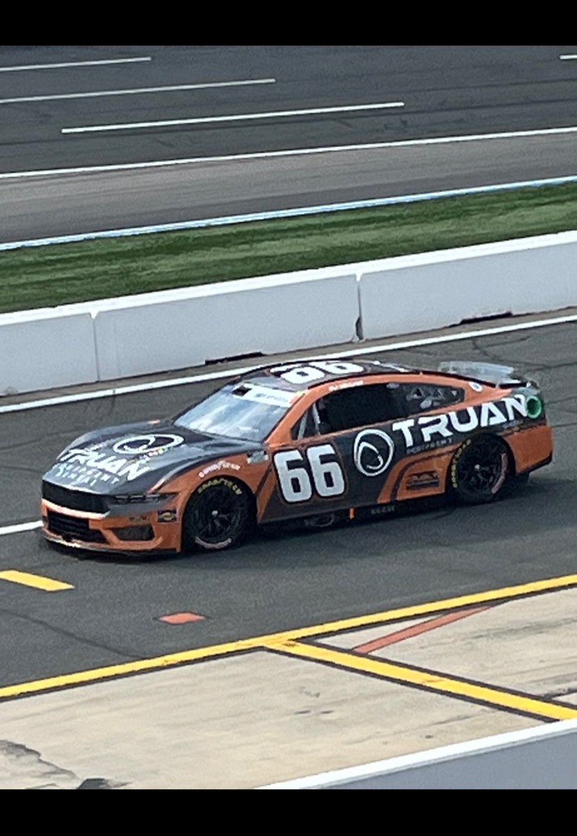 Lightning hold with 249 laps complete. @bjmcleod78 is running P37 as the red flag is displayed. #NASCAR #CocaCola600 #MemorialDayWeekend