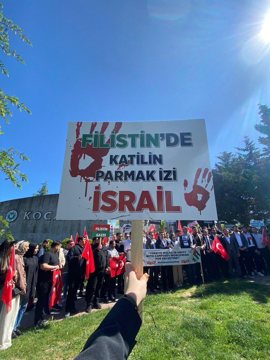 Terörist ve faşist israil, bebekleri, çocukları ve masum sivilleri acımasızca katletmeye devam ediyor. Bu insanlık dışı saldırılar karşısında sessiz kalmak, zulme ortak olmaktır. Filistinde katilin parmak izi israil‼️ #RafahOnFire #SayStop @eyupkadirinan @mucahidsuleyman