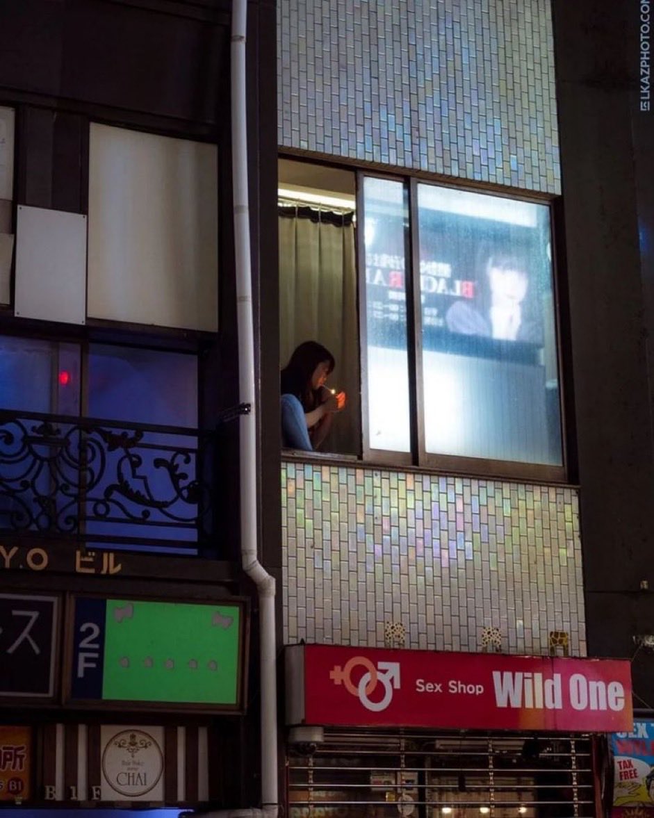 The Girl in the Window, Kabukicho 歌舞伎町